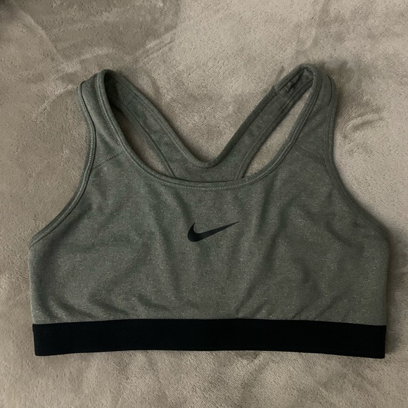 nike sports bra - Picture 2 of 3
